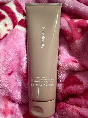 Rare Beauty Find Comfort Gentle Exfoliating Body Wash